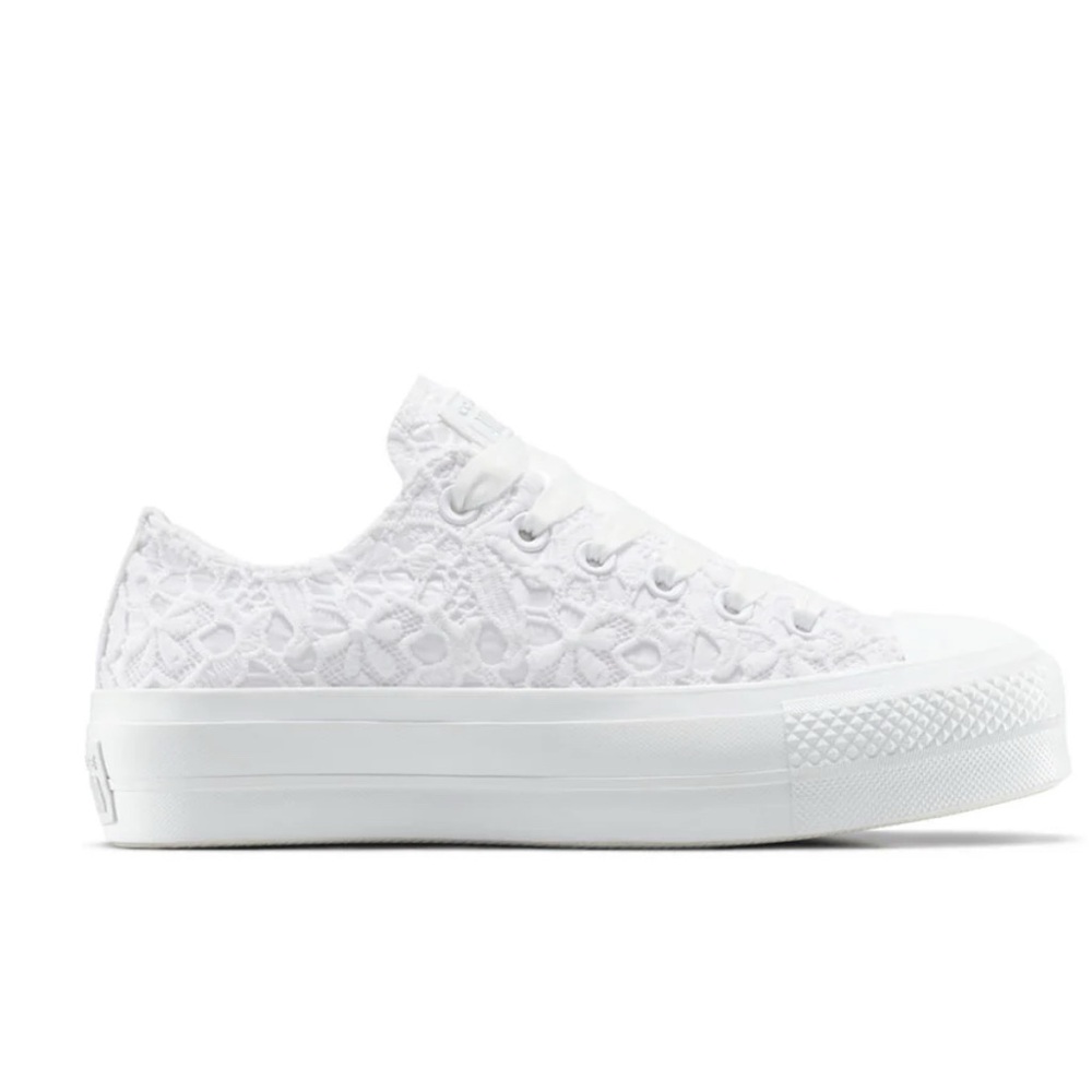 Converse Women's Lace-Textured White Sneakers new with tag in the box - Picture 2 of 3